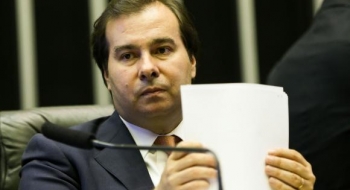 Maia acredita ser possível votar Previdência, mas vai consultar o Supremo
